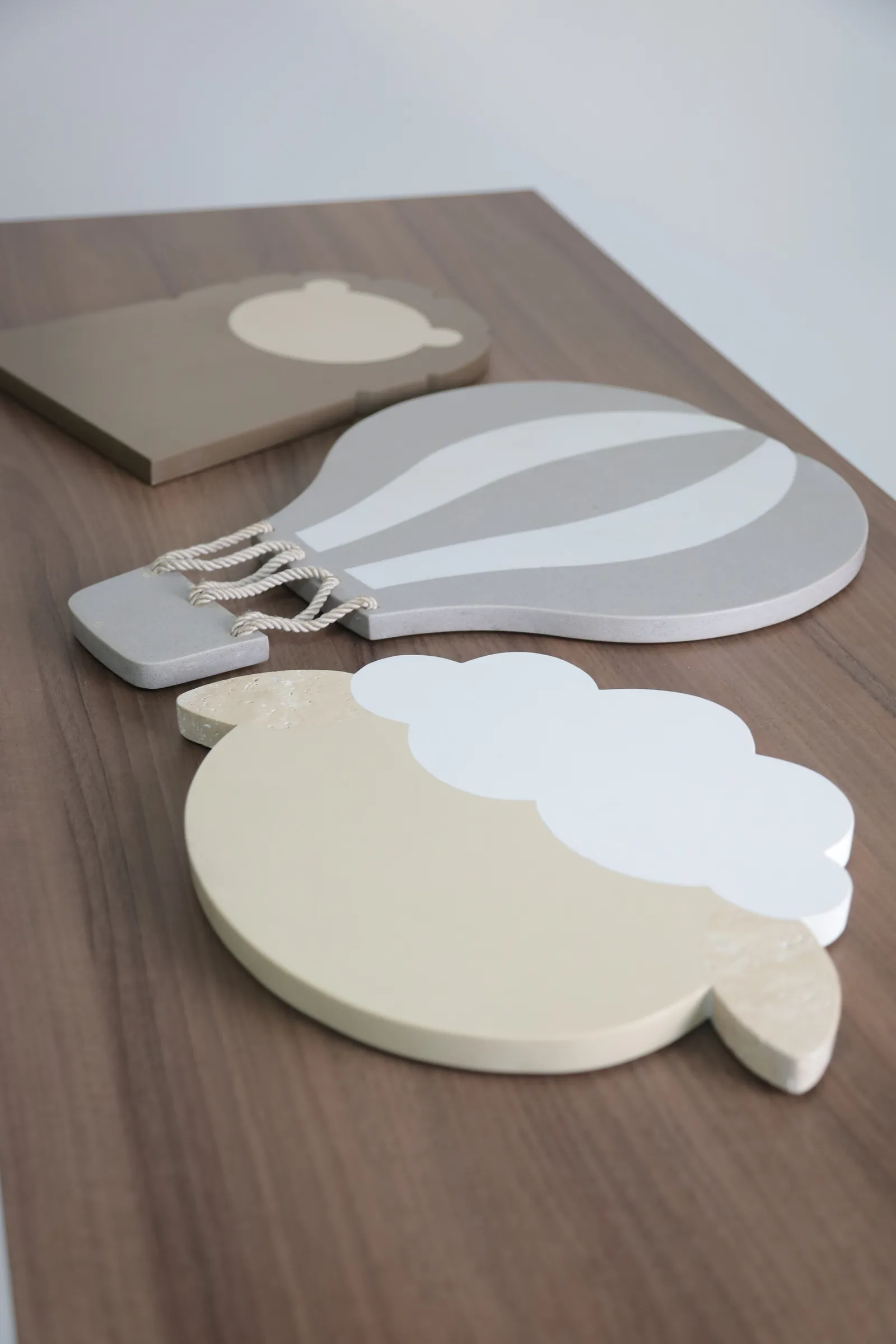 Bandejas lúdicas em formas autorais para a linha Baby & Kids